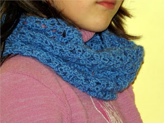 Cuello de ganchillo en color azul Cuello de crochet en color azul