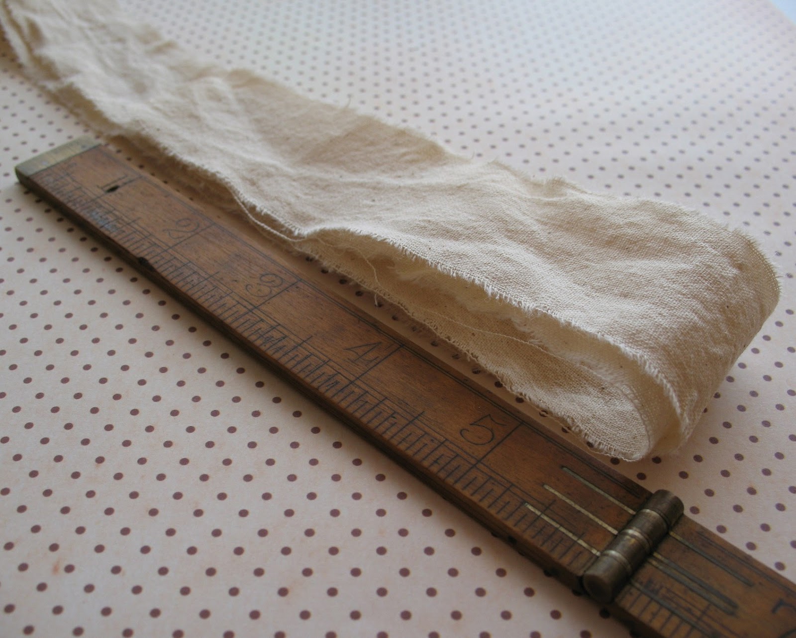 eclectic me how I make fabric yarn.....