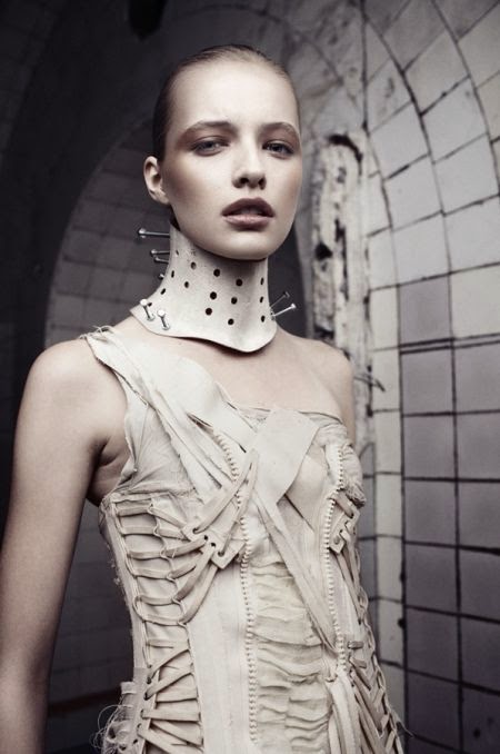 Katarzyna Konieczka roupas fantasias trajes design fashion fetiche sombrio gótico Katarzyna Konieczka roupas fantasias trajes design fashion fetiche sombrio gótico