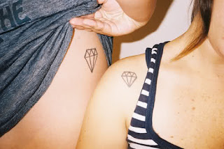 desenhos para tatuagens de casal desenhos para tattoo de casal