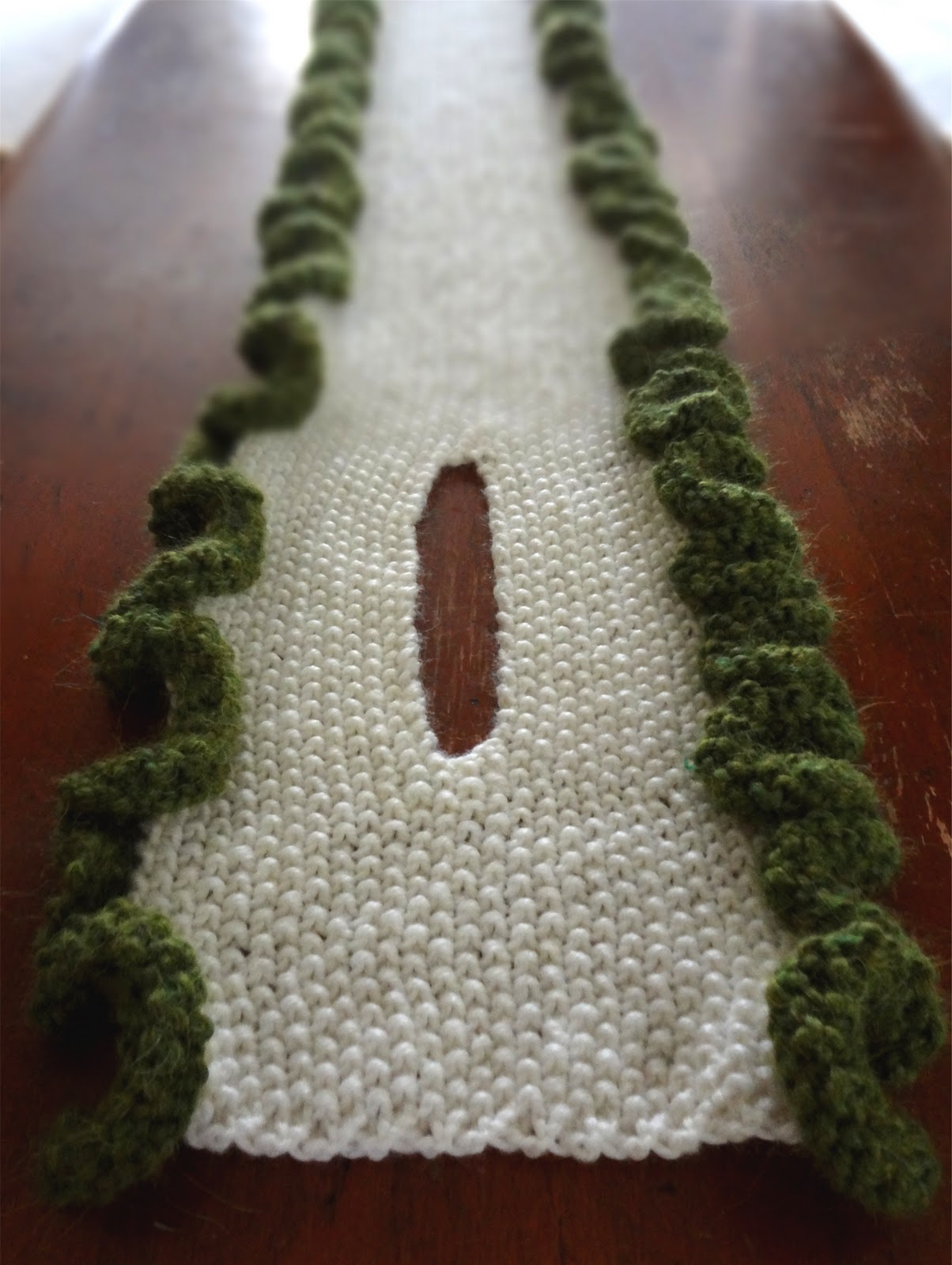 Will Knit For Beer: Ruffled Edge Scarf Pattern