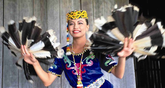 &quot;Peel it. Feel it.&quot; MySarawakTrivia Kaum di Bumi Kenyalang