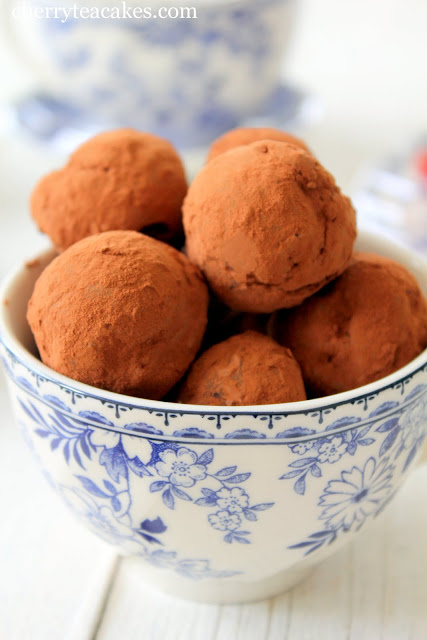chocolate truffles recipe from cherryteacakes.com