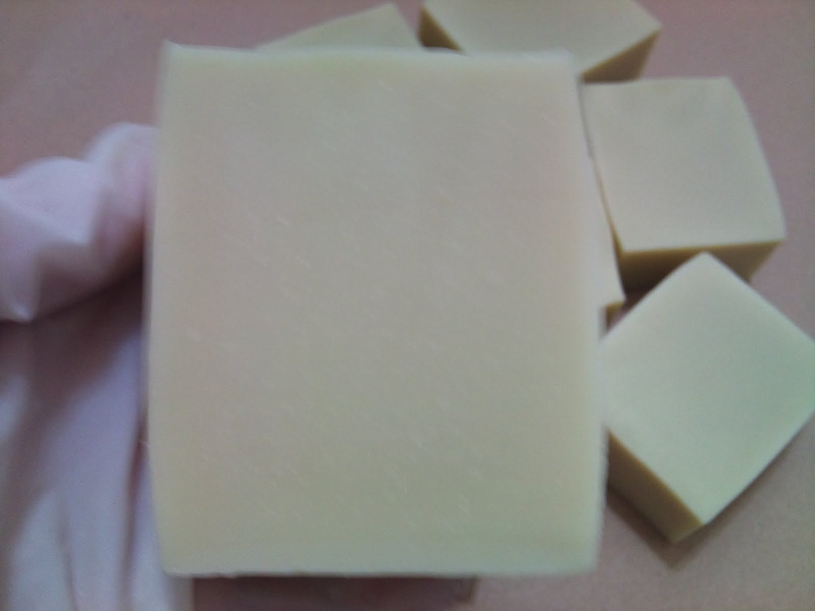 Junesoap 75 未精制酪梨甜杏皂