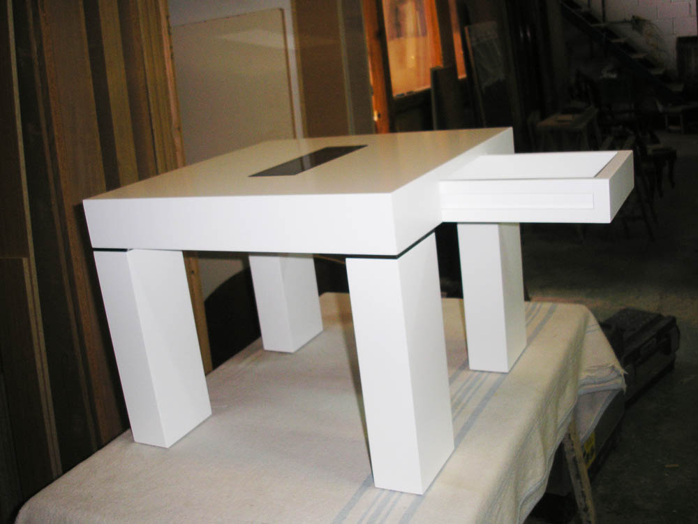 Mesita auxiliar lacada en blanco - Muebles Cansado (Zaragoza