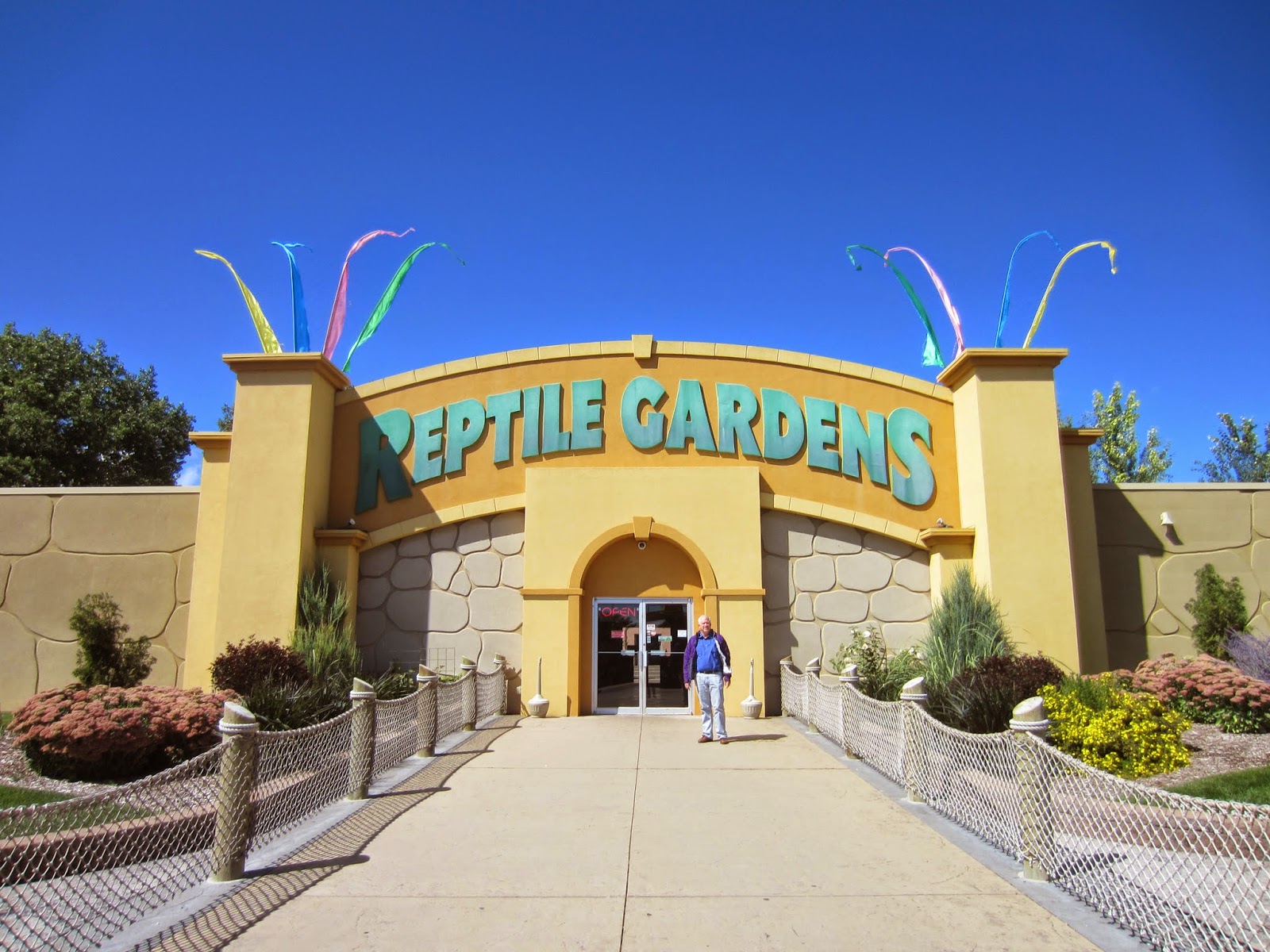 Souvenir Chronicles SOUTH DAKOTA REPTILE GARDENS, MOUNT RUSHMORE, AND