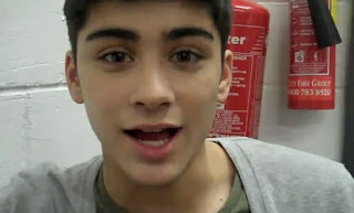 http://4.bp.blogspot.com/-_SXfCqgM4zc/UEDjsL2E0ZI/AAAAAAAAAvo/hrF8QlspA7U/s1600/Zayn-Malik-One-Direction-01-2011-01-19.jpg