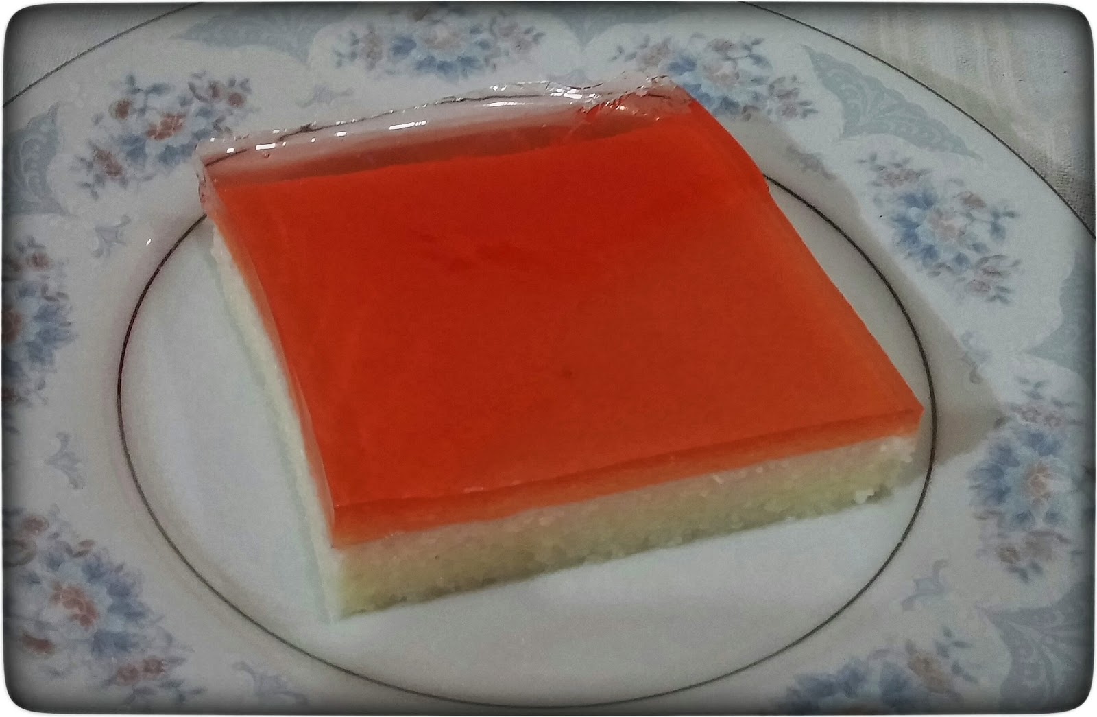 hüsniye�nin mutfağından ÇİLEK JÖLELİ İRMİK TATLSI