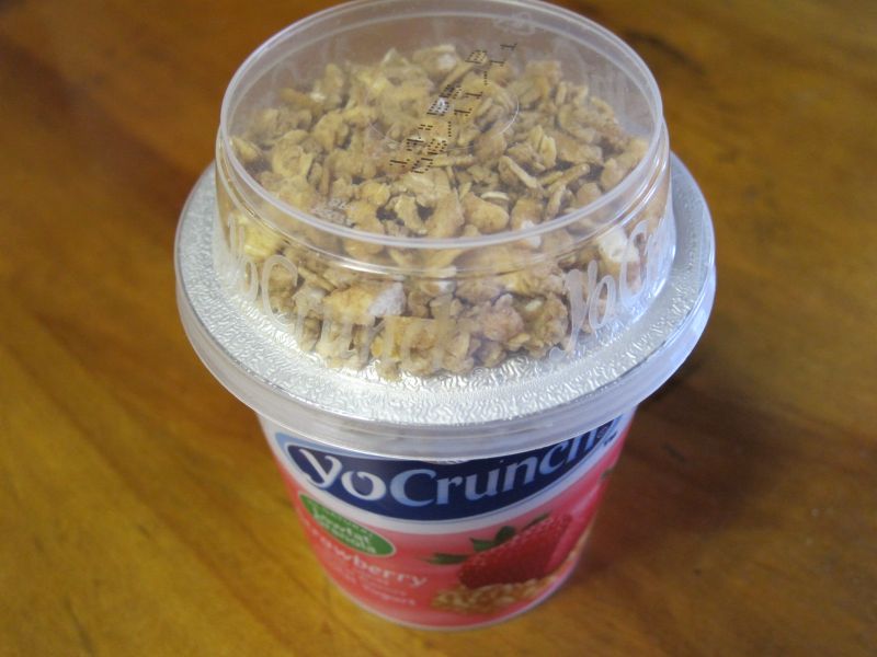 Review YoCrunch Strawberry Yogurt with Granola Brand Eating