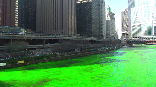 Rio ganha coloração verde no dia de St. Patrick's Day