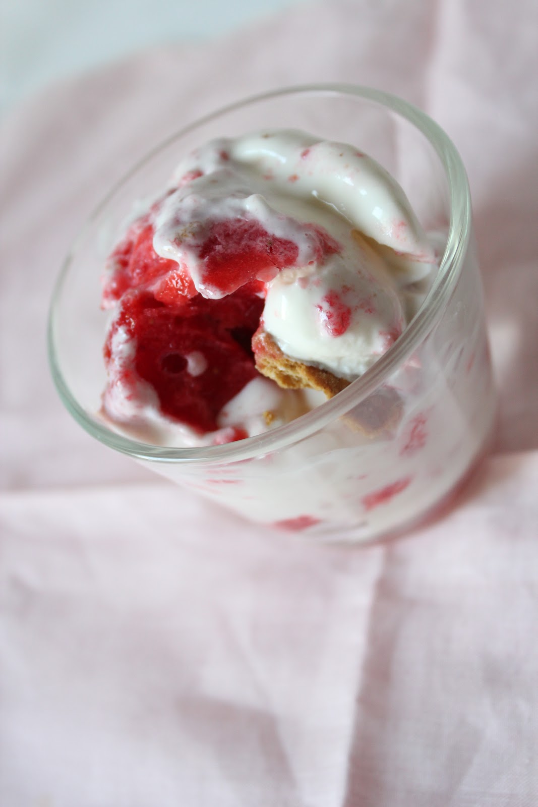  fleur du poirier strawberry cheesecake ice cream with graham cracker crumbs // crème glacée