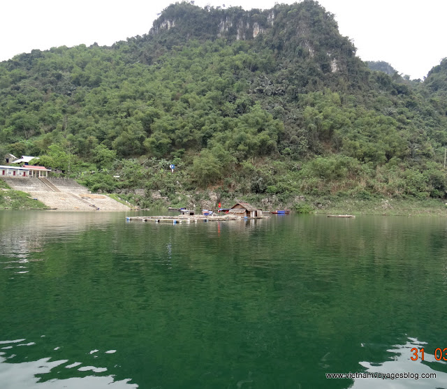 Baie d ' Halong chez minorités des Muong - Thun Nai Village Baie d ' Halong chez minorités des Muong - Thun Nai Village