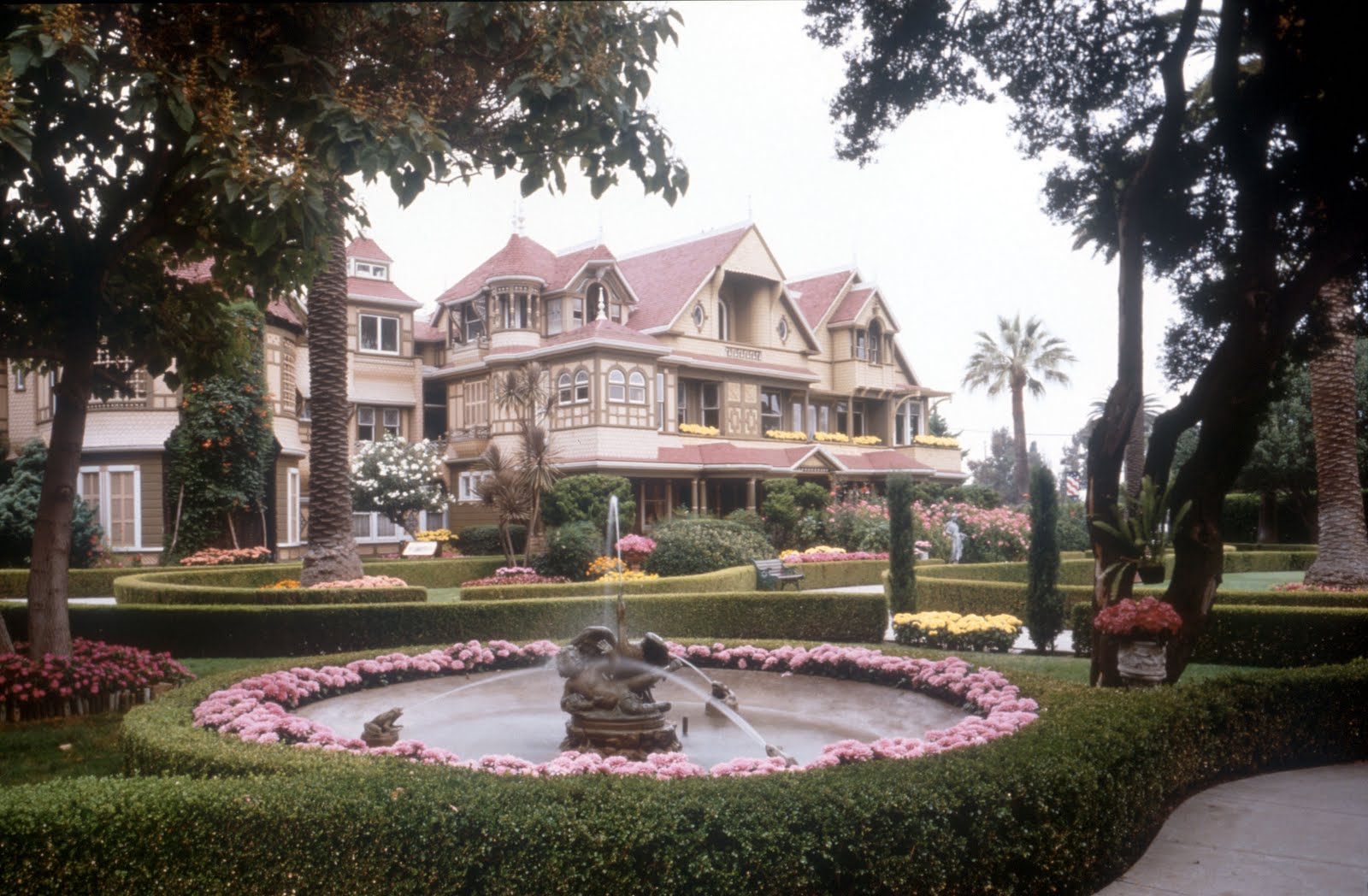 LA REALIDAD OCULTA LA ENIGMÁTICA MANSIÓN WINCHESTER