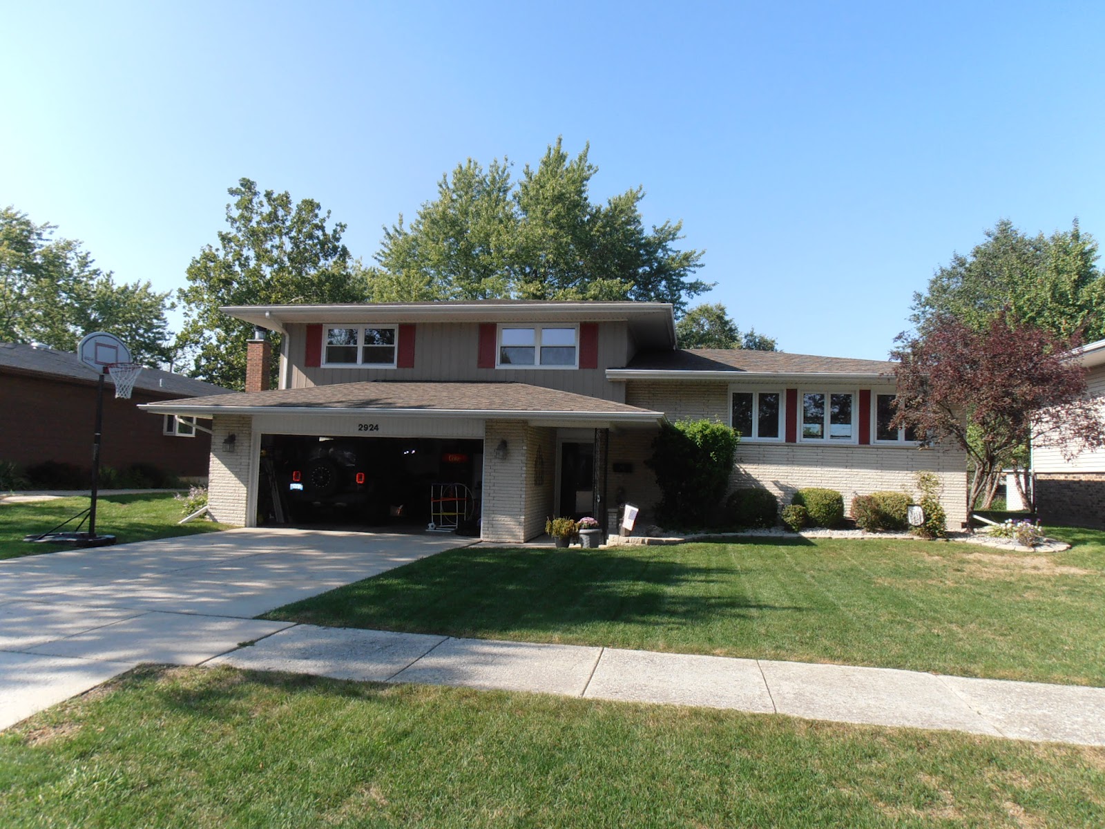 For Sale 3BR/2BA Single Family House in Lansing, IL, 158,900