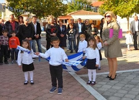 Μιά παρέλαση διαφορετική απο τις άλλες....Συγκινητική η Παρέλαση και η κατάθεση στεφάνου απο τα πέντε (5) νήπια σε χωριό των Τρικάλων (φωτό)... trikala