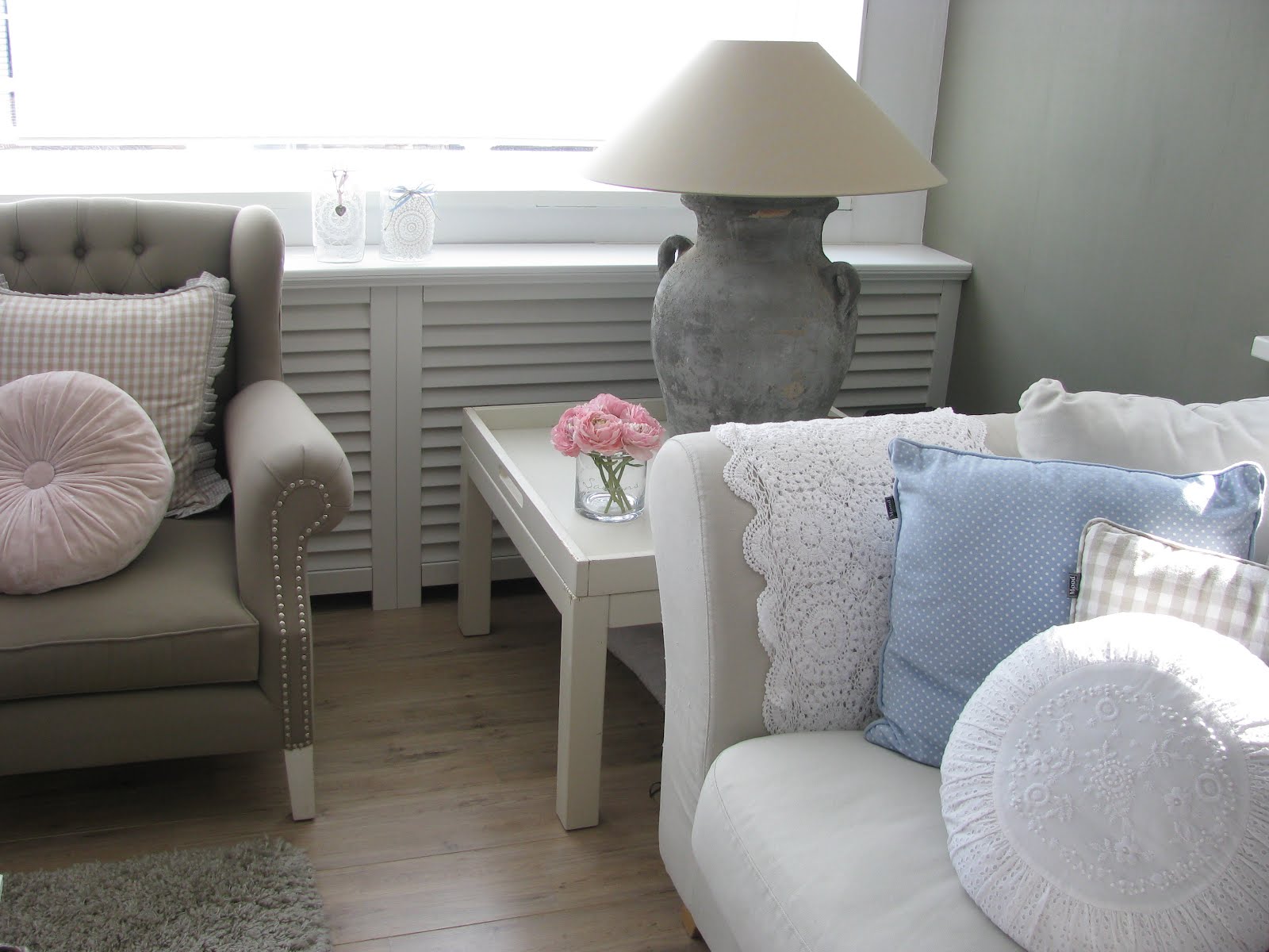 Old, new, pink and blue: ander kleurtje op de muur