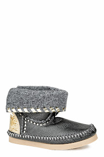 http://www.modesto.se/boots-tronchetto-black-p-1075-c-292.aspx