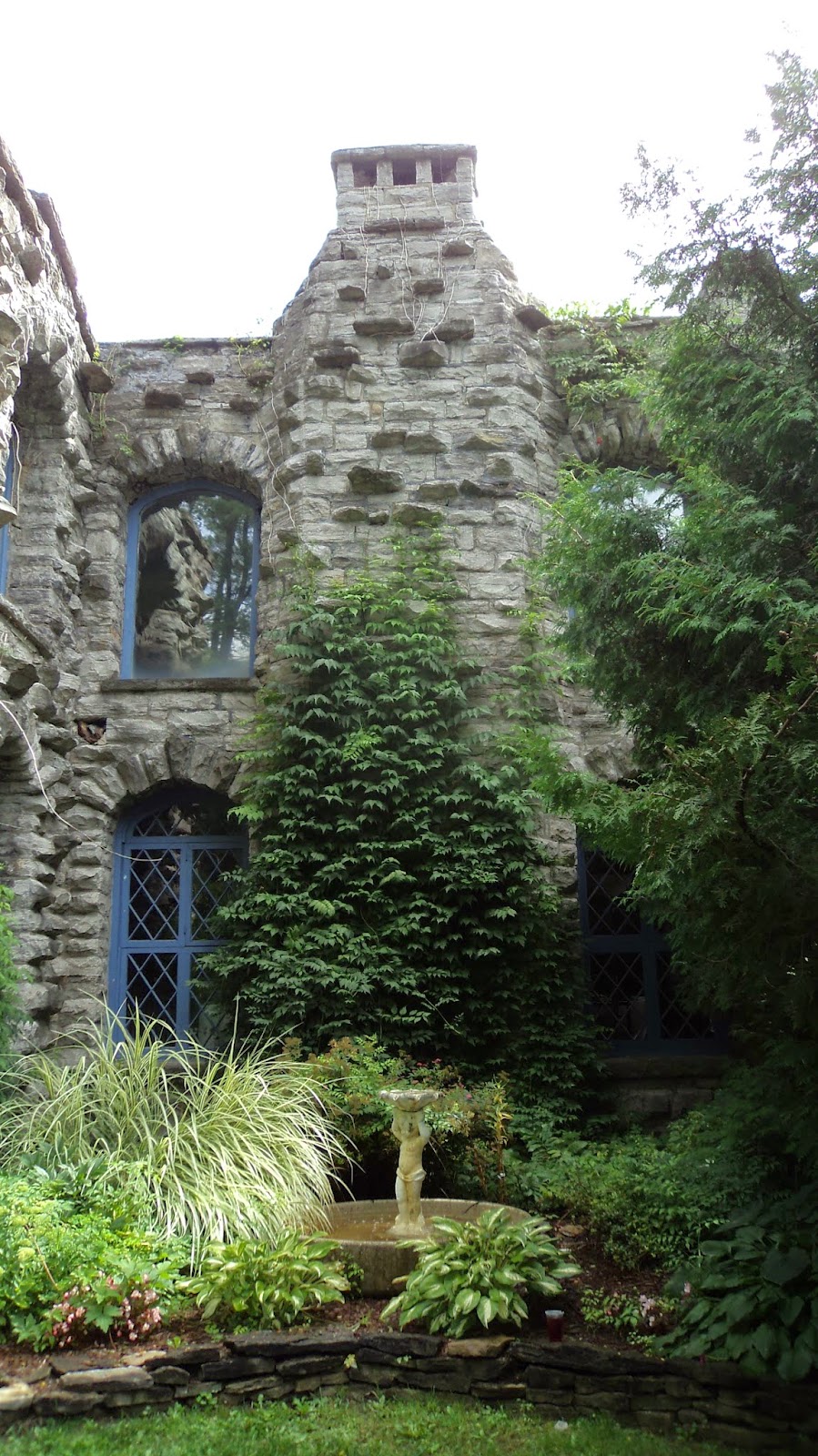 Beardslee Castle photo by Robin Tompkins