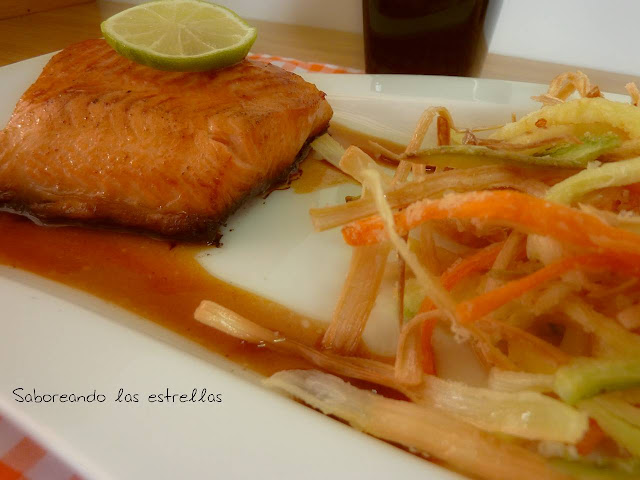 Salmón Marinado Con Miel De Romero Y Verduritas
