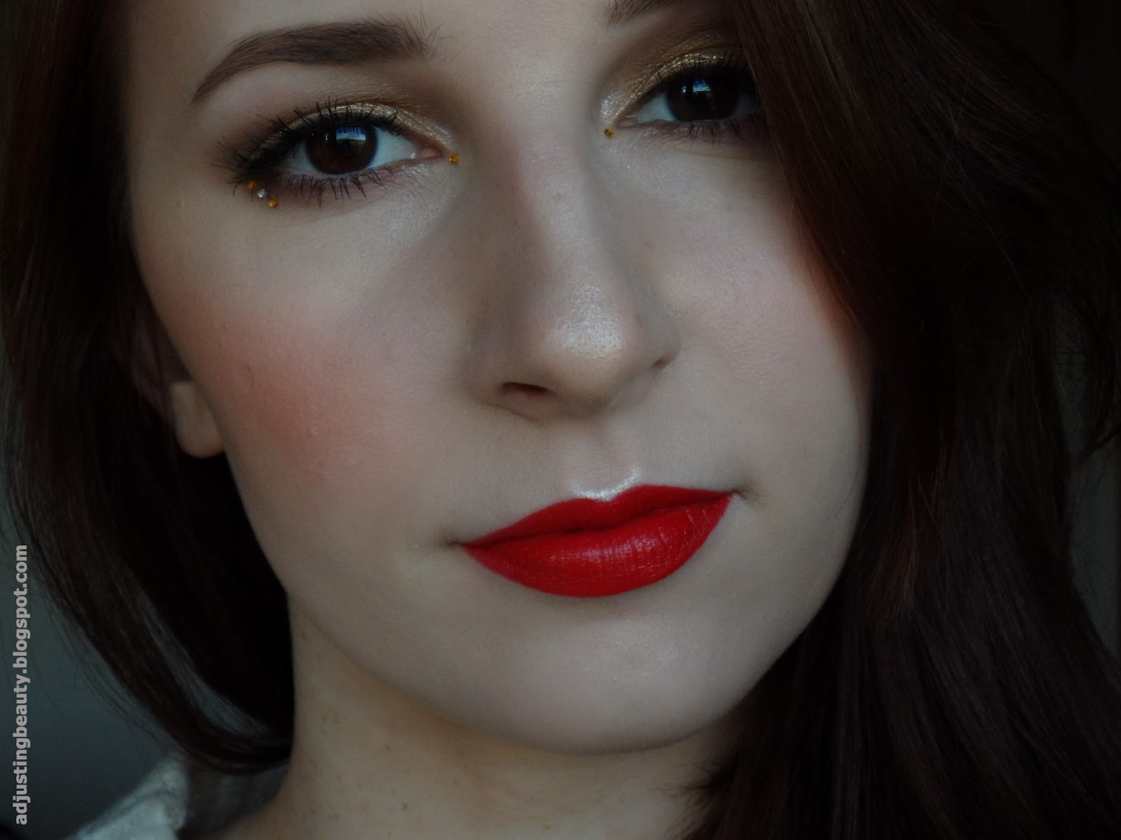 MAKEUP Adjusting Beauty