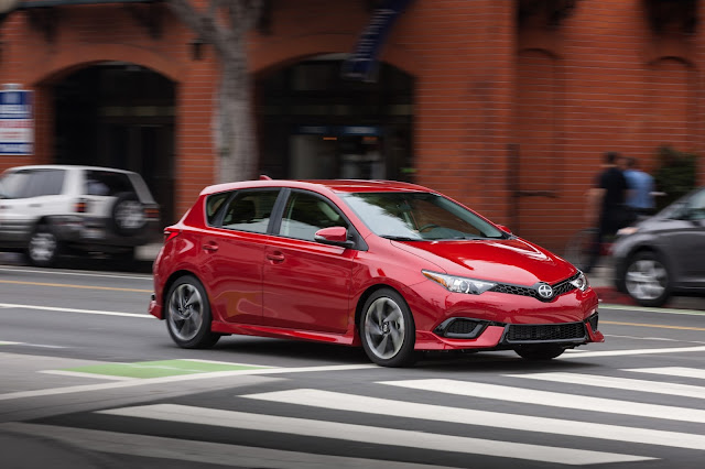 2016 Scion iM front 3/4 view Front 3/4 view of 2016 Scion iM