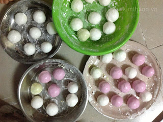 Thân em vừa trắng lại vừa tròn