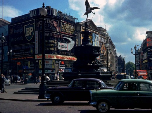 Fascinating Historical Picture of Piccadilly Circus in 1961 