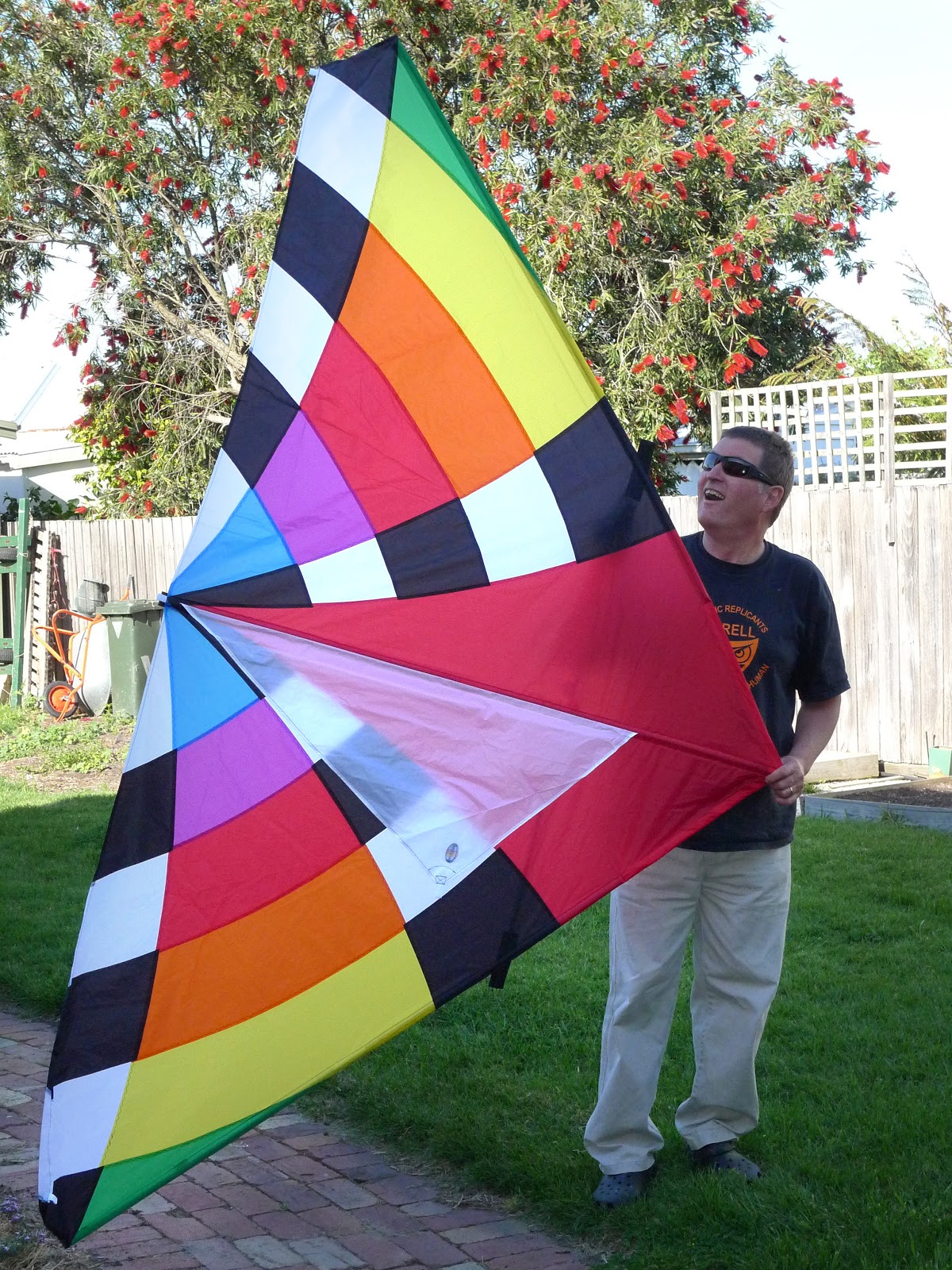 Kite Aerial Photography (KAP) by Andrew Newton First you need a kite.