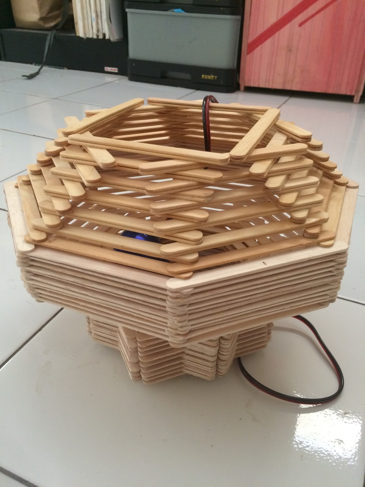 aku dan ceritaku: Lampu Hias dari Stik Es Krim