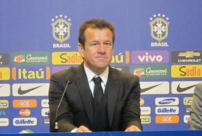Dunga deixa Oscar fora da disputa da Copa América 2015 Dunga deixa Oscar fora da disputa da Copa América 2015