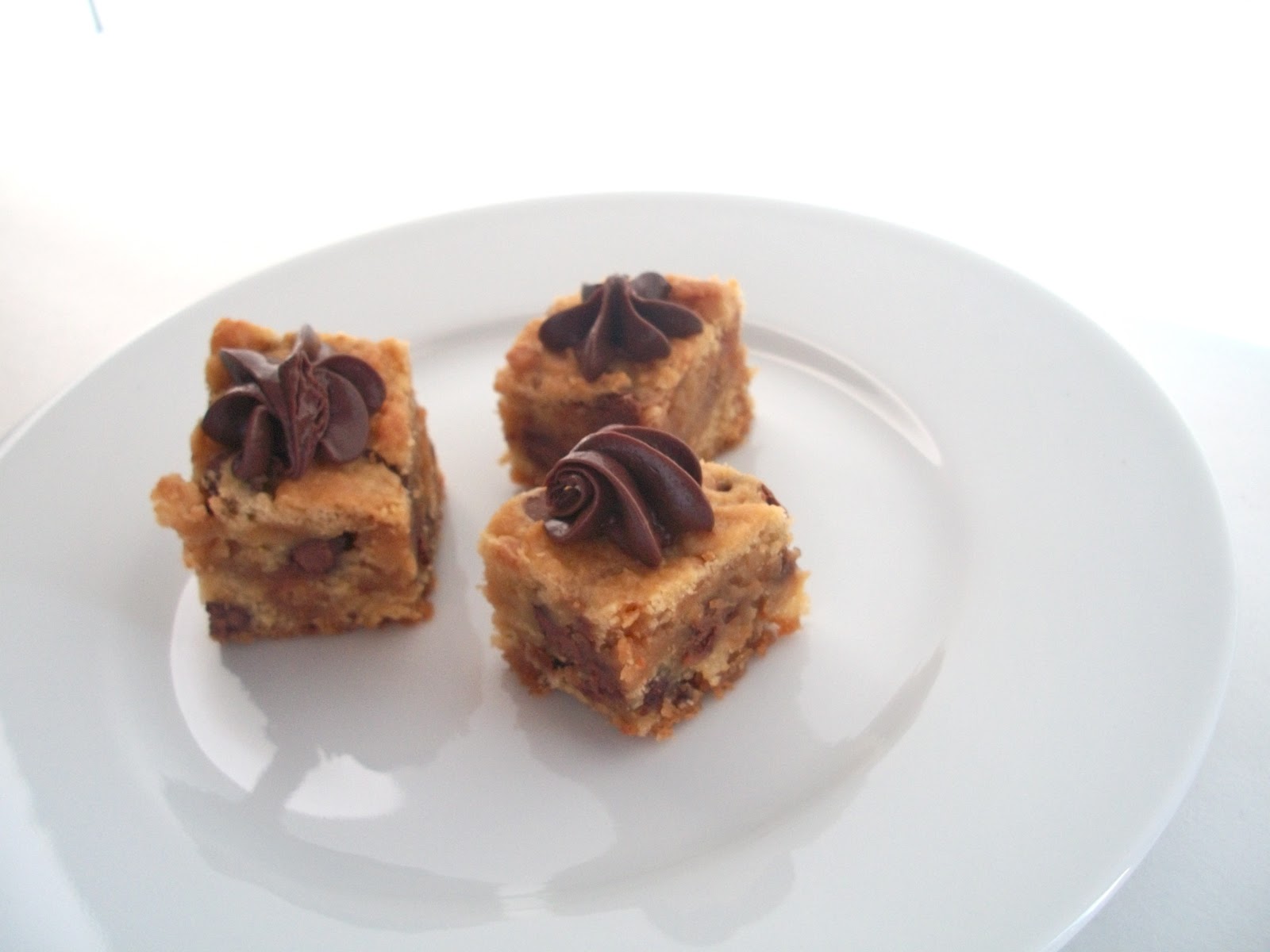 Brooke Bakes Skor Chocolate Chip Blondies