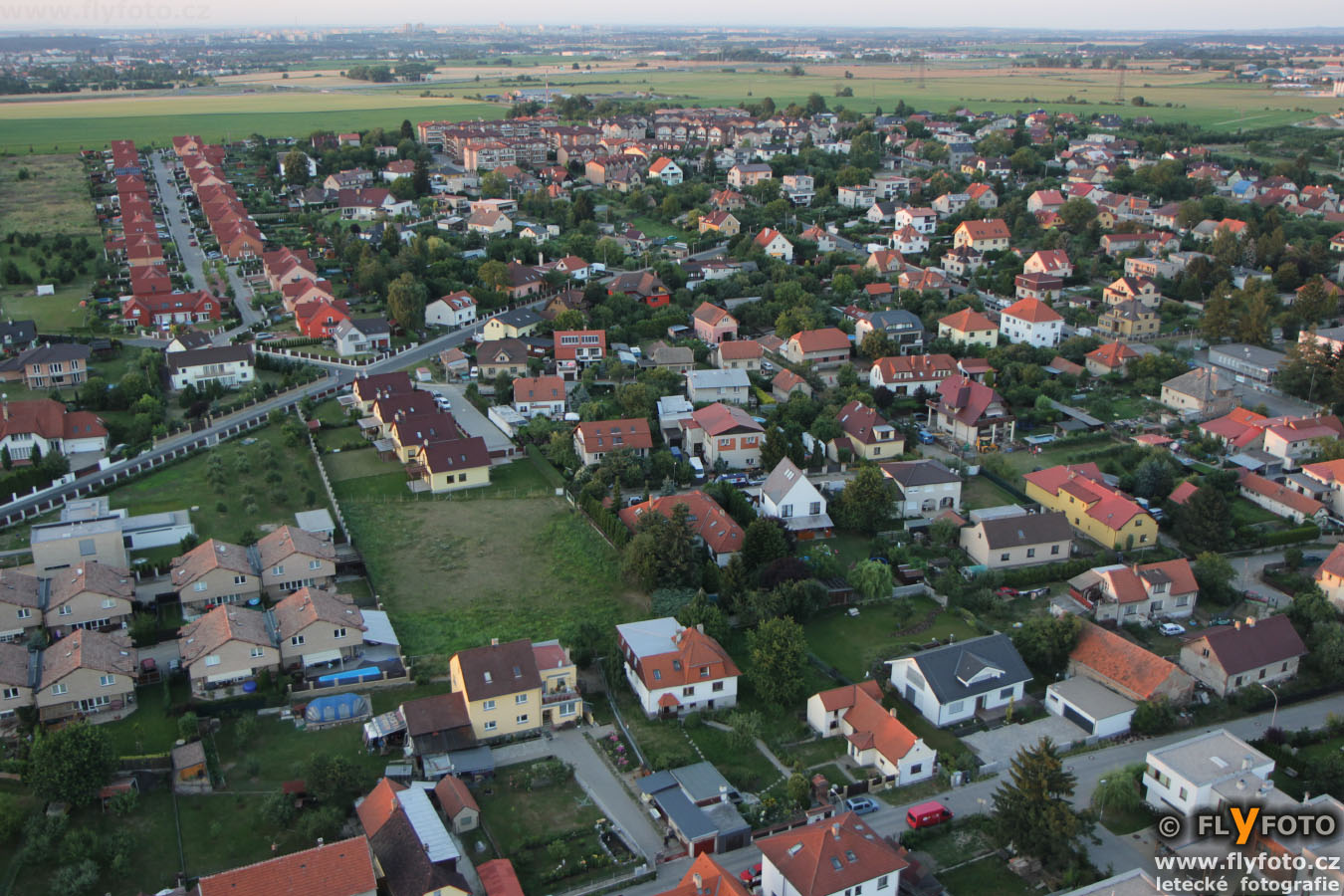 FLyFOTO letecká fotografie a video Dolní Břežany