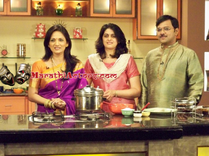 Marathi Actor And Actress Kavita Lad Medhekar Photos It's sad how she lost her memories and she can't even remember her son's and husband. marathi actor and actress blogger