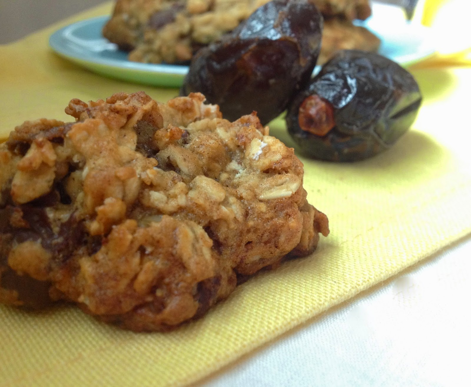 Date and Chocolate Chip Oatmeal Cookies