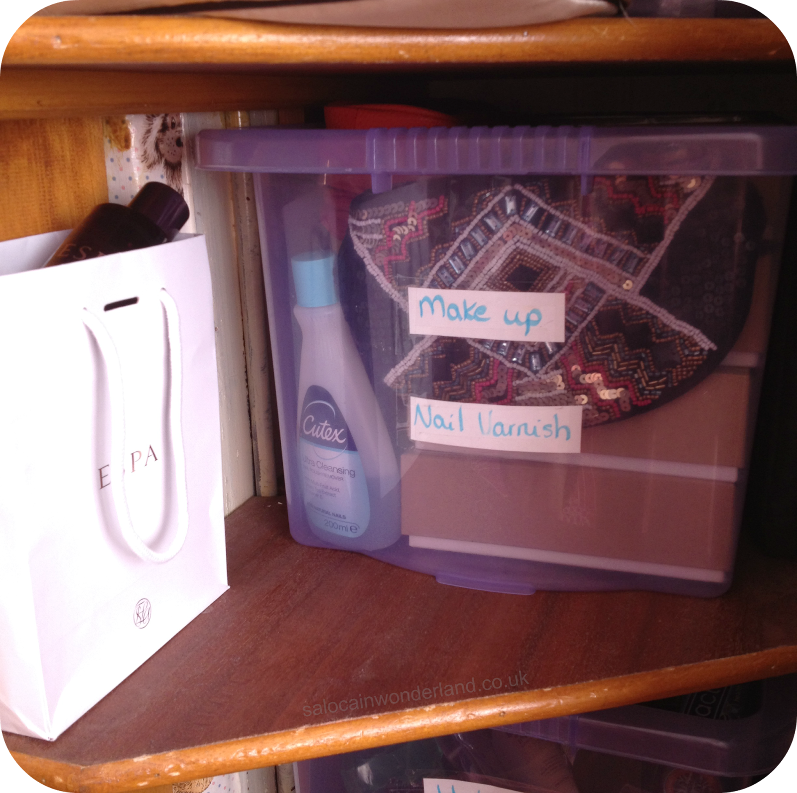 small space make up organisation