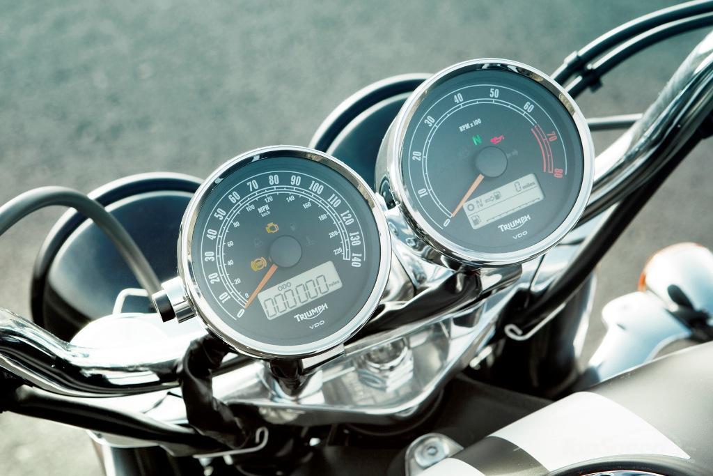 triumph rocket 3 speedometer
