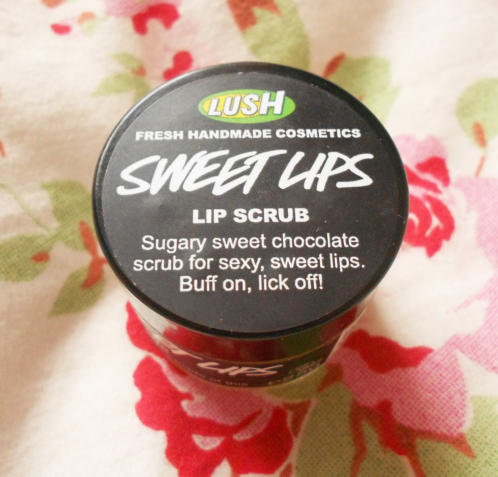 Sophie says.. Review Lush 'Sweet Lips' Lip Scrub