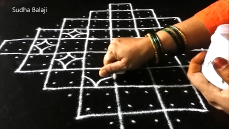 designs inside the squares kalyana-medai-kolam-1ae.png