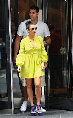 Kim & Kourtney Kardashian