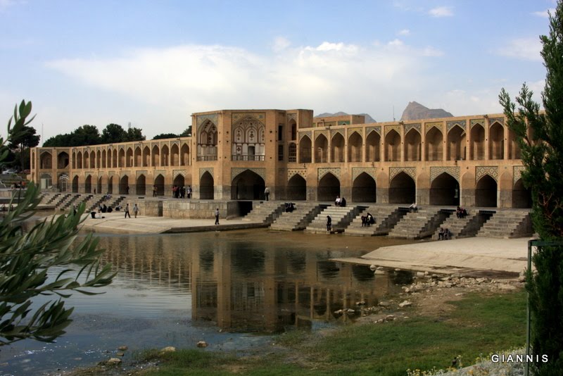 IMG_5114 Khaju Bridge Isfahan, Iran.JPG
