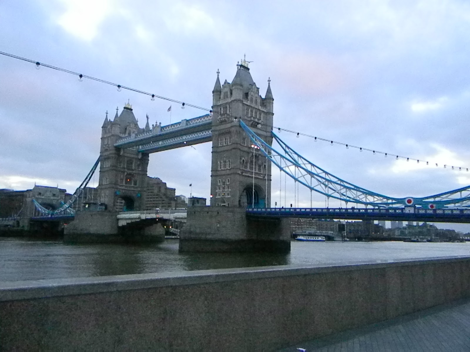 Live English 11: Flight Fest: My Photo Stories ( Vol. 2)