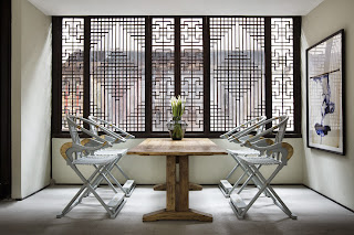Rustic East Asian traditionalism meets modern in this minimalist dining setting Rustic East Asian traditionalism meets modern in this minimalist dining setting