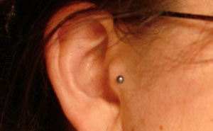 Tragus piercing - Wikipedia