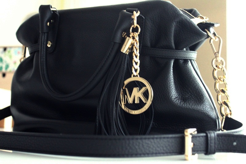 Michael Kors Tasche Schwarz Mit Gold Michael Kors Tasche Schwarz Mit Gold