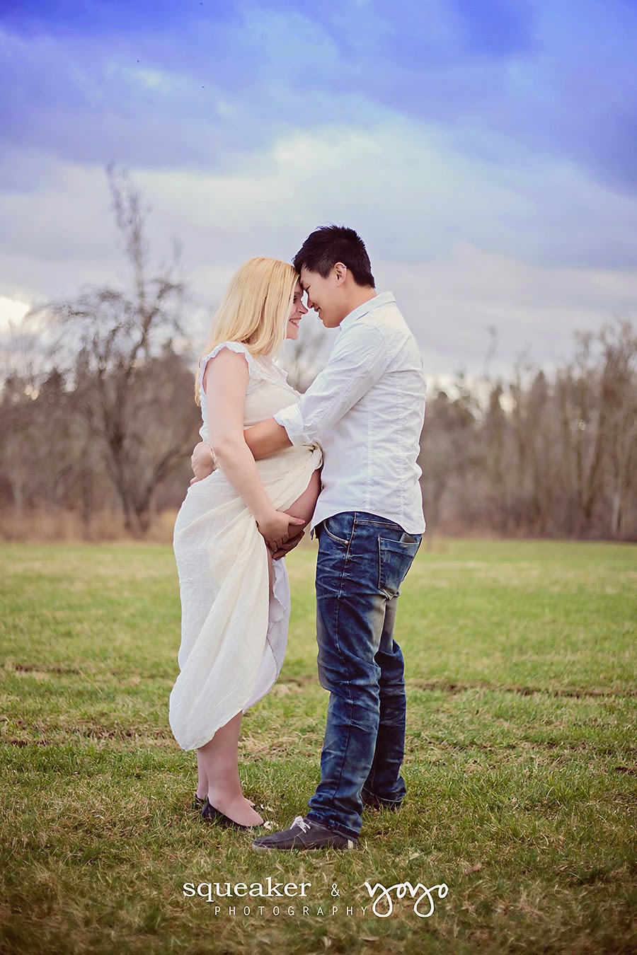 squeaker & yoyo PHOTOGRAPHY Maternity Photos in Blooming