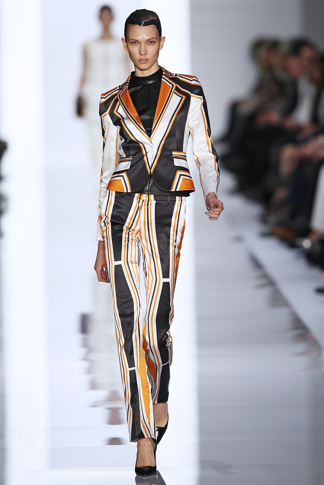 http://4.bp.blogspot.com/-_slsdqE7Z2Q/Tx7N9RIY8YI/AAAAAAAA1uQ/KlxdK_t0A0M/s1600/MBFWB_AW_2012_HugobyHugoBoss_048.jpg