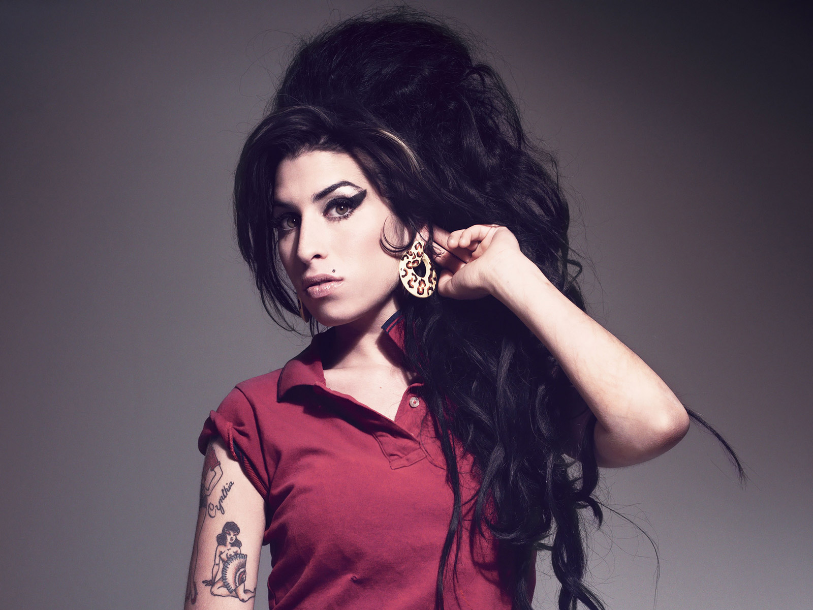 http://4.bp.blogspot.com/-_tCnbCyA6Tg/Ti0rvOYJxmI/AAAAAAAABgo/XA6tvAgqb18/s1600/Amy_Winehouse.jpg