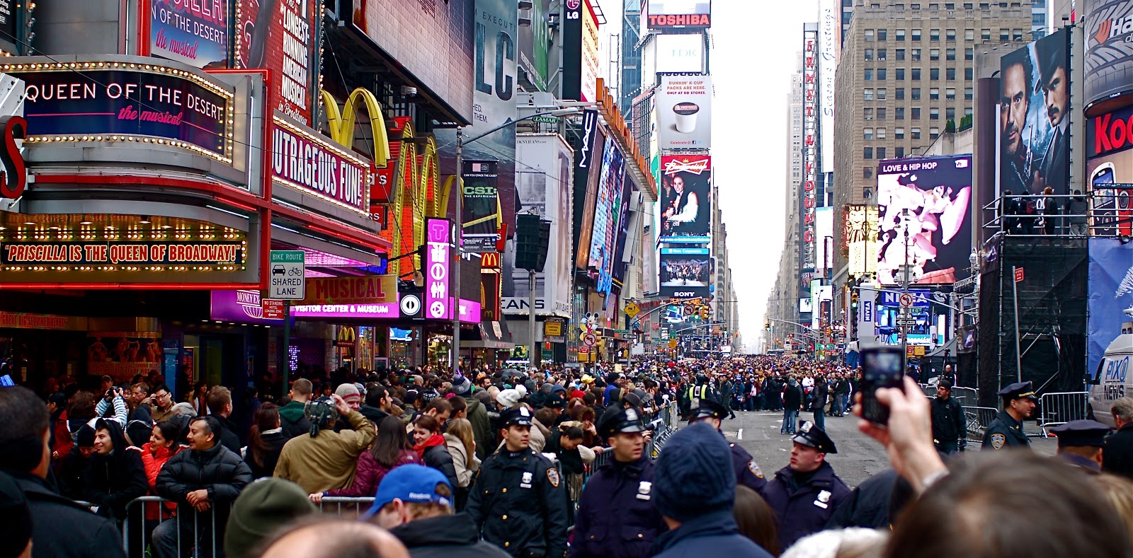 NYC ♥ NYC: Times Square Ten Hours Before The New Year&#039;s Eve Ball Drops