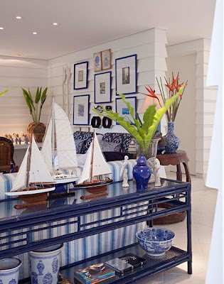 Chic Home Idea: Nautical style living room in white and blue