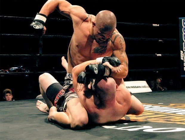 Homem de 53 Anos Vence Lutador de MMA (KO)
